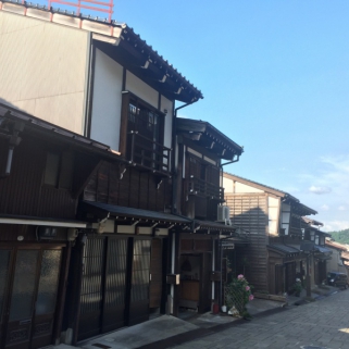 「おわら」の本場八尾町諏訪町で、外壁補修の契約をいただきました。